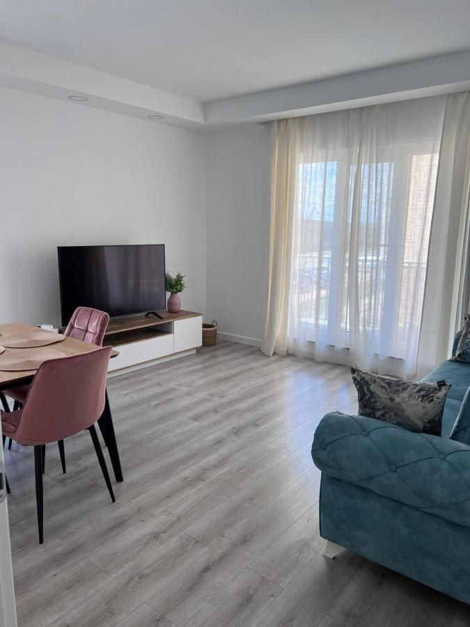Cosmopolis Bliss: Your Home Away From Home Stefanestii de Jos Exterior foto